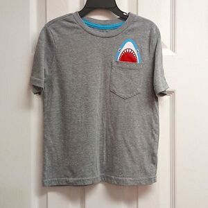 🩷365 Kids, Garanimals,  Boys Shark in Pocket Tshirt, Gray, Size 6